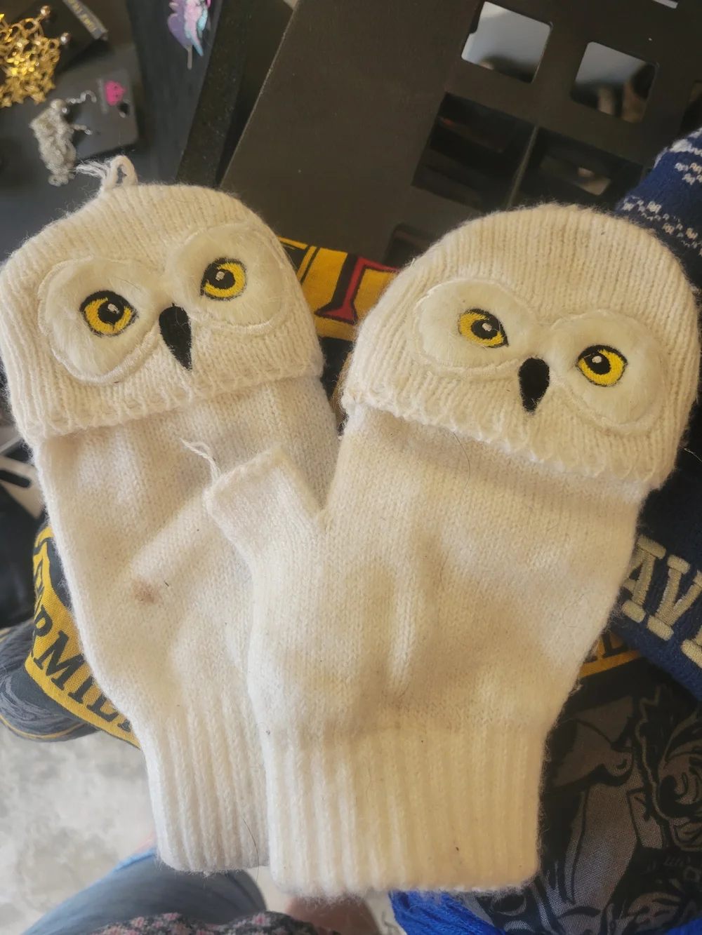 Kids Blue & Grey Harry Potter Ravenclaw Owl Mittens and Pom Pom Beanie Set